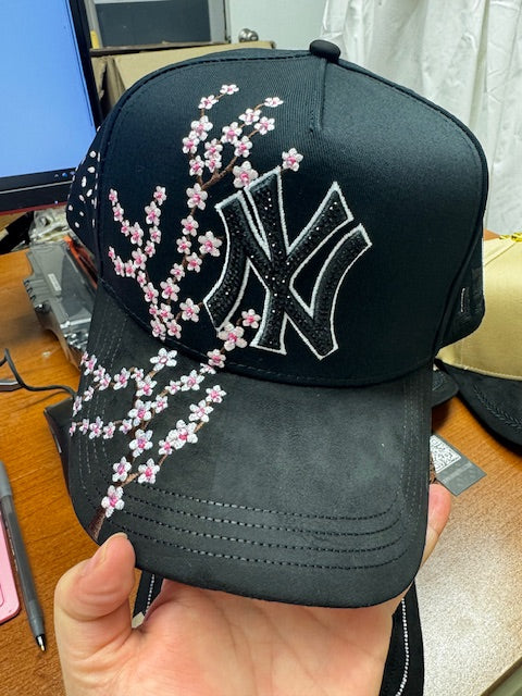 NEW YORK BLOSSOM BLACK HAT